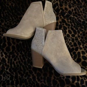 Open Toe Ankle Boots By Sugar Sz 9